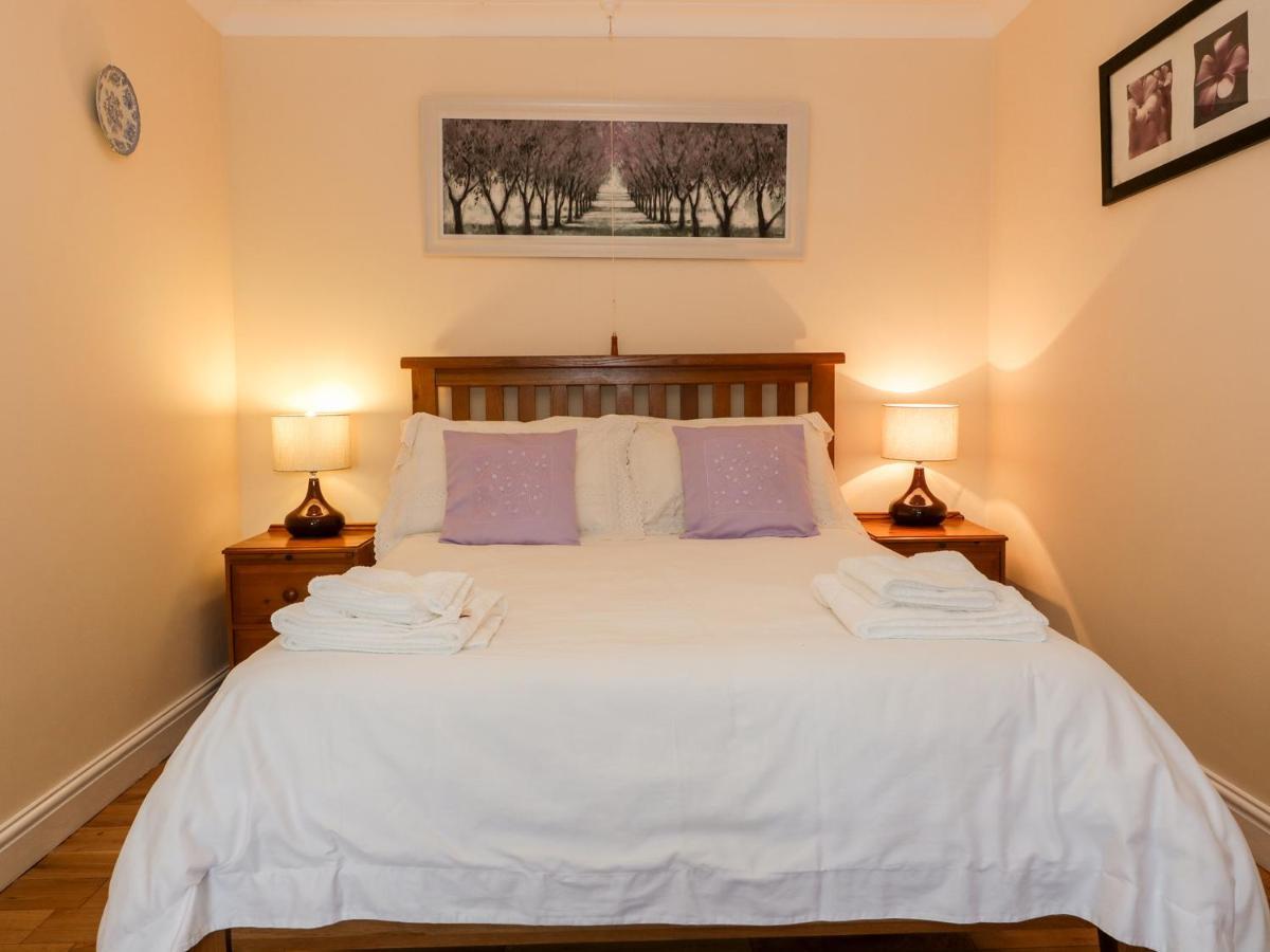 Ffynnonlwyd Cottage Llangynin Ngoại thất bức ảnh